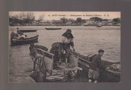 CPA - 33 - Arès - Déchargement Des Bateaux D'Huitres - Circulée En 1927 - Arès