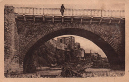 La Tour D'aigues - Vue Sur Le Pont Du Village - La Tour D'Aigues