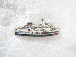PIN'S   BATEAU  BRITTANY FERRIES   DUCHESSE ANNE Version  Zamak - Boten