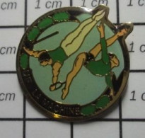 SP04 Pin's Pins / Beau Et Rare / SPORTS / GYMNASTIQUE CLUB UF LA MACHINE ANNEAUX - Ginnastica