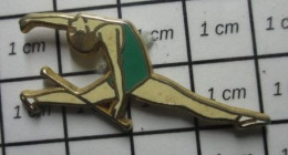 SP04 Pin's Pins / Beau Et Rare / SPORTS / GYMNASTIQUE FEMININE TWIRLING BATON - Ginnastica