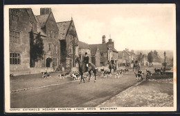 Pc Broadway, North Cotswold Hounds Passing Lygon Arms - Altri & Non Classificati