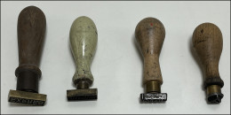 4 Cachets Postaux Anciens Avec Manche En Bois EXPRES, CHARGE, T Triangle Et ADRESSE INCOMPLETE, TB - Autres & Non Classés