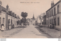 F17-41) DROUE (LOIR ET CHER) RUE DE LA POSTE  - LA POSTE - ANIMEE - HABITANTS - ATTELAGE - ( 2 SCANS ) - Droue