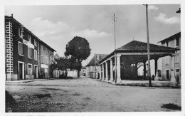 38 Biol La Place Du Marché (Scan R/V) N° 3 \MT9153 - La Côte-Saint-André
