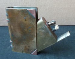 Briquet à Essence - Livre, Fabrication Avec Un Morceau D'obus Dans Les Tranchées - Other & Unclassified