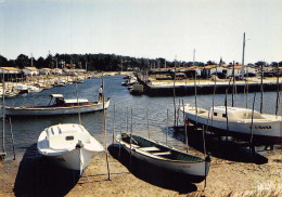 33 Andernos-les-Bains Un Coin Du Port  (scan R/V) N° 53 \ PE1317 - Andernos-les-Bains