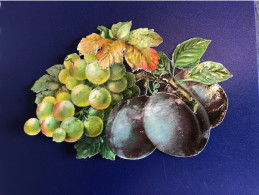 Grand Chromos Découpis Victorien Gaufré  Fruits Prunes Et Raisins  H 13cm L 18cm - Fleurs
