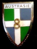 2 Insignes Militaires Métal : 8° Régiment D''infanterie Austrasie Et 2° Régiment De Cuirassiers - Army