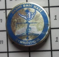 SP05 PINS PIN'S / Beau Et Rare : SPORTS / GYMNASTIQUE FEMININE ET MASCULINE JEANNE D'ARC MAZE  CLUB - Ginnastica
