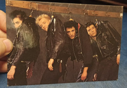 DEDICACE De Michel Paul Dit BB Du GROUPE LES PORTE MENTAUX En 1988 PUNK ROCK FRANCAIS Carte Postale Format 15 X 10,5 Cm - Sänger Und Musiker