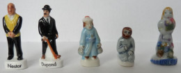Lot N° 30: 5 Fèves: 2 Tintin, 3 Santons (?). - Autres & Non Classés