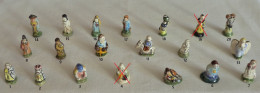 Lot De 18 Santons. (n°1). - Santons