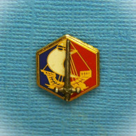 1 PIN'S // ** INSIGNE / CENTRE DE PRÉPARATION MILITAIRE DE PARIS ** . (FRAISSE PARIS) - Autres & Non Classés