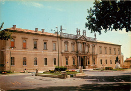 CARPENTRAS (84) CPM - Hotel Dieu - Statue De Monseigneur D'inguimbert (scan Recto-verso) QQ 1147 - Carpentras