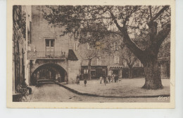 BEAUCAIRE - Place Vieille - Beaucaire