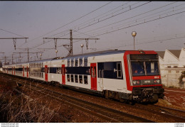 Photo Diapo Diapositive Slide TRAIN Rame Banlieue SNCF Z2N 103 N°20705 à VSG Le 19/11/1993 VOIR ZOOM - Diapositives (slides)