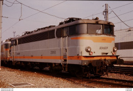 Photo Diapo Diapositive Slide TRAIN Locomotive Electrique SNCF BB 25160 à VSG Le 25/11/1993 VOIR ZOOM - Diapositives (slides)