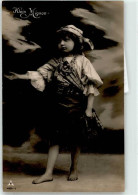 51894744 - Klein Mignon - Berühmt Frauen