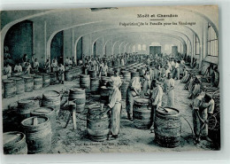 39412224 - Moet Et Chandon Sekt - Preparation De La Futaille Pour Les Vendanges  Beruf - Vins & Alcools