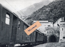 Train Pour L'Italie Entrant Dans Le Tunnel Du Simplon Reproduction - Brigue-Glis 