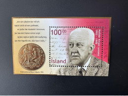 Iceland Island Islande 2002 Mi. Bl. 30 I Gold Halldor Kiljan Laxness Nobel Prize - Blokken & Velletjes