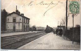 53 ERNEE - Vue Interieur De La Gare, Arrivee D'un Train - Ernee