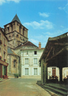 86 LUSIGNAN LES HALLES - Lusignan