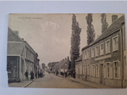 SINT LAUREINS DORPPLAATS   VEEL VOLK  ZEER  GEANIMEERD   PRACHTIG  ZICHT  RAAR (j) - Sint-Laureins