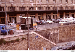 Photo Diapo Diapositive Rue De Chalon PARIS GARE DE LYON SNCF Renault 4L Camionnette Citroën GS Le 30/04/1992 VOIR ZOOM - Diapositives (slides)