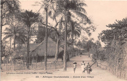 Guinee Afrique Occidentale L Entree D Un Village ( Scan Recto Verso)NONO0005 - Guinea
