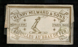 Ancienne Pochette D'Aiguilles Au Bras De Fer - Other & Unclassified