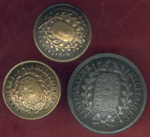 ** 3  BOUTONS  INFIRMIERS  MILITAIRES  +  ECUSSON ** - Buttons