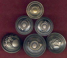 ** 6  BOUTONS  REGIMENTS  Des  CHASSEURS ** - Buttons