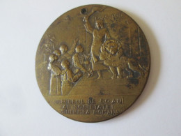 Medaille Roumaine Perforee:Jeunesse Roumaine 60 Ans 1938/Perforated Medal Romanian Youth 60 Years 1938,diam:40 Mm - Other & Unclassified