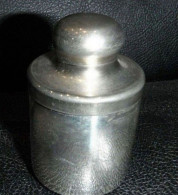 * Petit Pot (Fiole) En Métal Argenté - Style: Pharmacie Poinçon : Fatto A Mani - CASSETT - Silver Plated - Zilverwerk