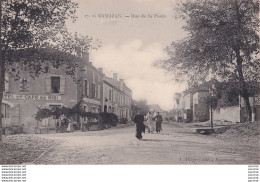 L1-47) DAMAZAN - RUE DE LA POSTE - HOTEL ET CAFE DU MIDI  - ANIMEE - HABITANTS - ( 2 SCANS ) - Damazan
