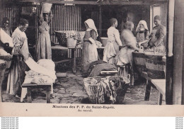 L24- AFRIQUE - MISSIONS DES P P DU SAINT ESPRIT - AU TRAVAIL  - EN  1932  ( 2 SCANS ) - Missions