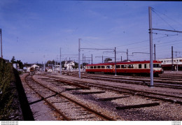 Photo Diapo Diapositive Slide TRAIN Autorail SNCF à MORET VENEUX LES SABLONS Le 25/09/1992 VOIR ZOOM - Diapositives (slides)