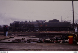 Photo Diapo Diapositive Slide TRAIN Locomotive à Vapeur SNCF 231 K 8 à MONTEREAU Le 05/12/1992 VOIR ZOOM - Diapositives (slides)