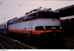 Photo Diapo Diapositive Slide TRAIN Locomotive Electrique SNCF BB 9702 Le 14/12/1992 VOIR ZOOM - Diapositives (slides)