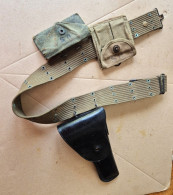 Lot D’une Ceinture US Kaki, Un Holster Type Colt 45 Ou 1911, Une Trousse De Soins Et Une Pochette Pour 2 Chargeurs US M1 - Decorative Weapons