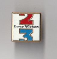 PIN'S THEME  MEDIA  CHAINE DE TELE ANTENNE FRANCE 3  SIGNE DECAT - Media