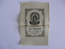 MORCEAU DE TISSU ( 7,5 X 12 Cm) - RELIGION : SOUVENIR AUX RELIQUIES D' AIX-la-CHAPELLE ET CORNELYMÜNSTER 1860 - Altri & Non Classificati