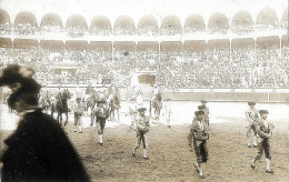 CORRIDA DE TOROS  / CARTE PHOTOGRAPHIE REELLE < LE PASEO / DEFILE DE LA QUADRILLA - Corrida