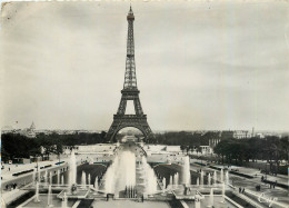 CPM Paris Les Fontaines Du Palais De Chaillot Et La Tour Eiffel - Eiffelturm