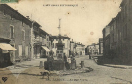 LEZOUX  La Rue Neuve Animée Fontaine RV - Lezoux