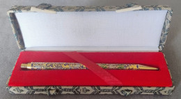 Stylo Très Richement Décoré D'origine Inconnue (Chine ? Asie ?) Dans Son Coffret D'origine - Lapiceros
