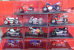 MOTOS DE COMPETITION MINIATURES (COLLECTION) - 11 Modèles - Motorcycles