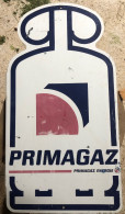Plaque Tôle Publicitaire Ancienne Primagaz 65x34 Cm - Targhe In Lamiera (a Partire Dal 1961)